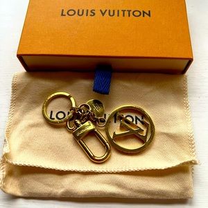 Very nice, gold LV key chain